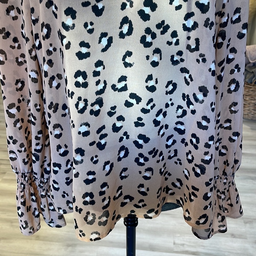 A New Day Leopard Print Bell Sleeve Blouse Size Large - Picture 7 of 10